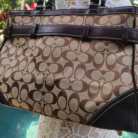 Fall Coach Bag! Beautiful Coach Monogram Shoulder bag in EUC - Picture 9 of 9